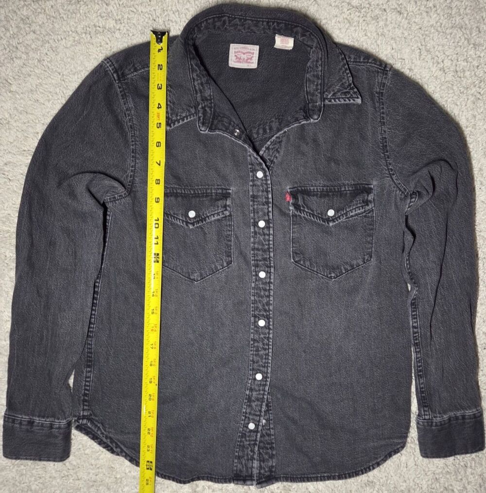 Levi’s Gray Denim Button Up Shirt Women’s Small Snap Front Western Faded
